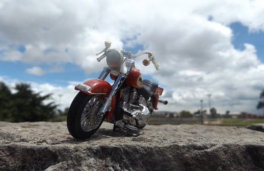 Comment nettoyer une moto miniature ?